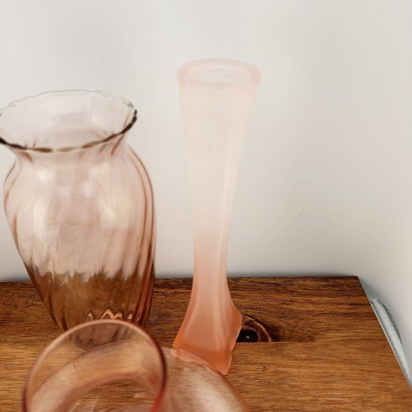 Lot of 3 Unique Vintage Mixed Blush Art Glass Blown Vases mismatched styles - Picture 6 of 8